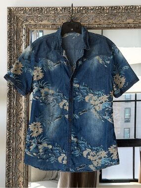 Mens Blue Floral Print Short Sleeve Button Down // Size Medium